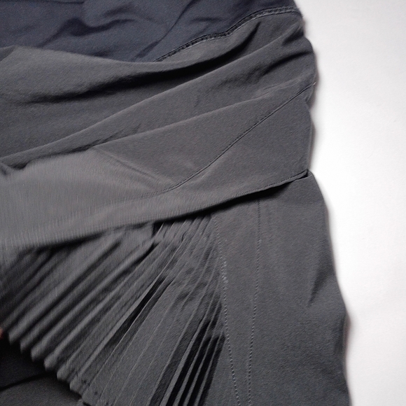 Lululemon Athletica Black Skort with Pleats - Picture 3 of 5